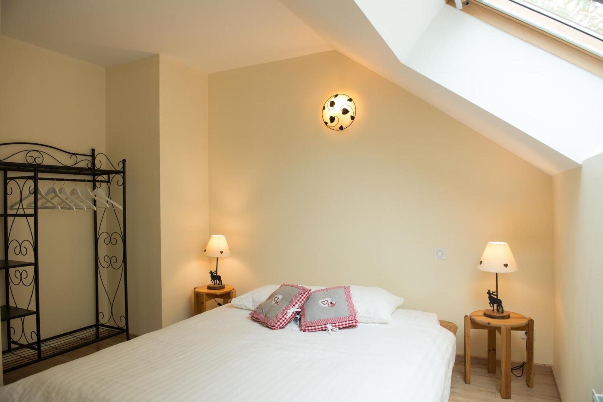 Au Bonheur Des Retrouvailles Hotell Denonville Exteriör bild