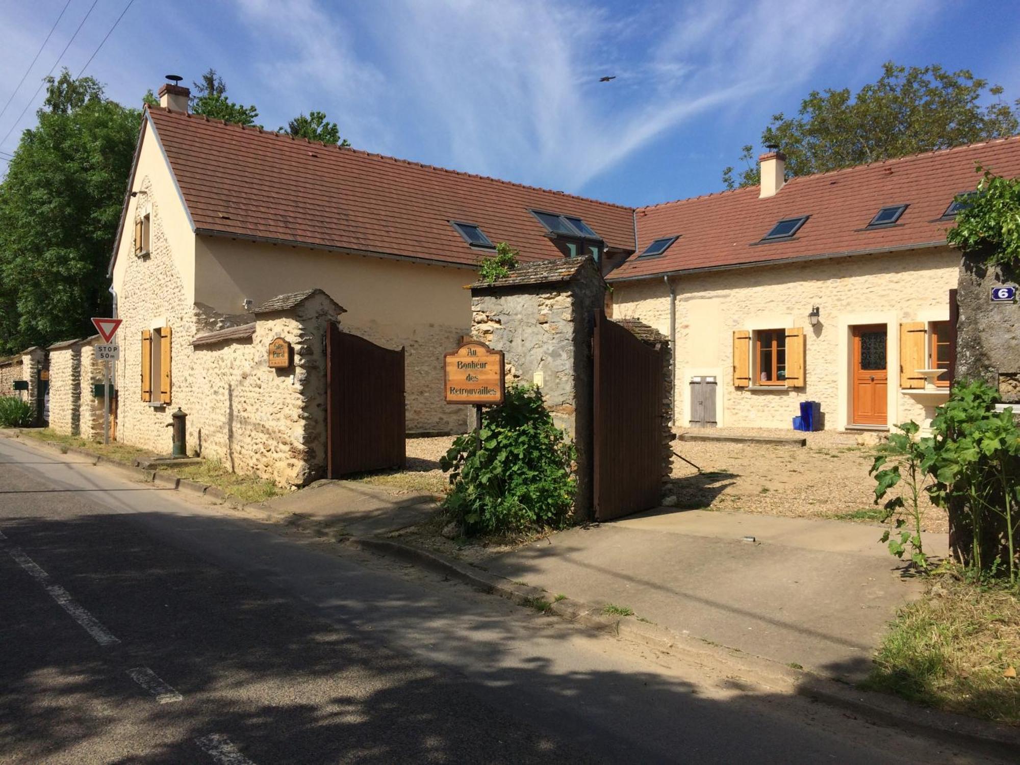 Au Bonheur Des Retrouvailles Hotell Denonville Exteriör bild