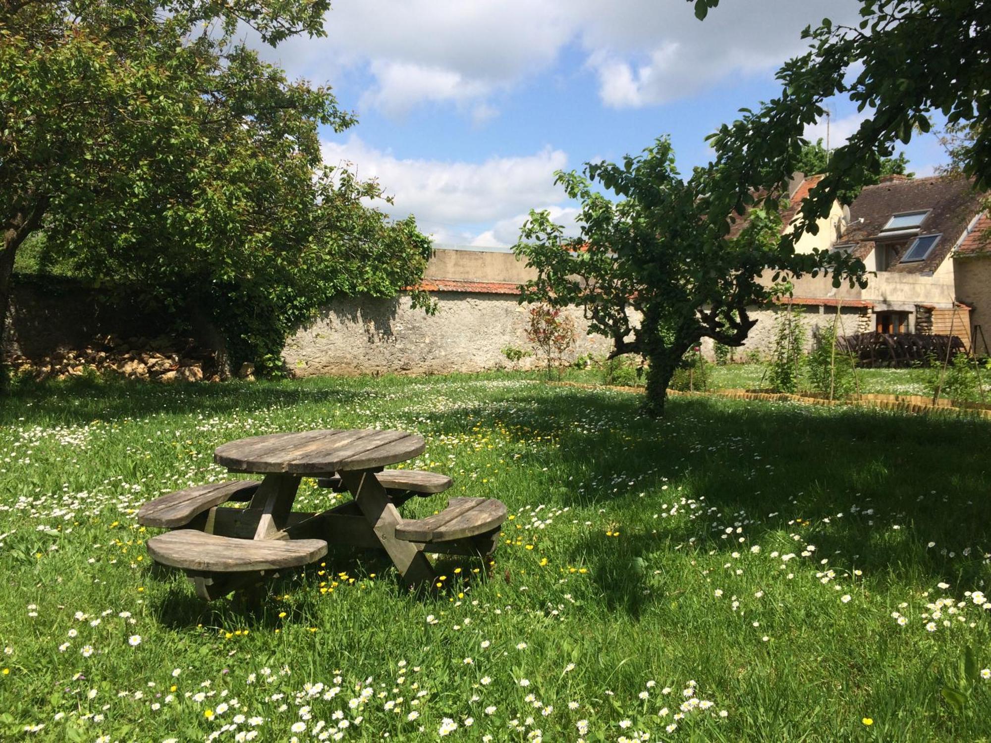 Au Bonheur Des Retrouvailles Hotell Denonville Exteriör bild